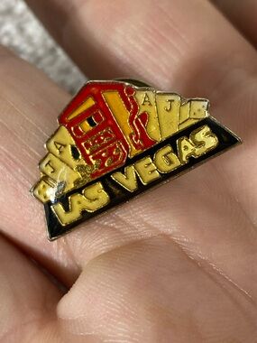 5/$35 Vintage Las Vegas Playing Cards Casino Souvenir Travel Pin